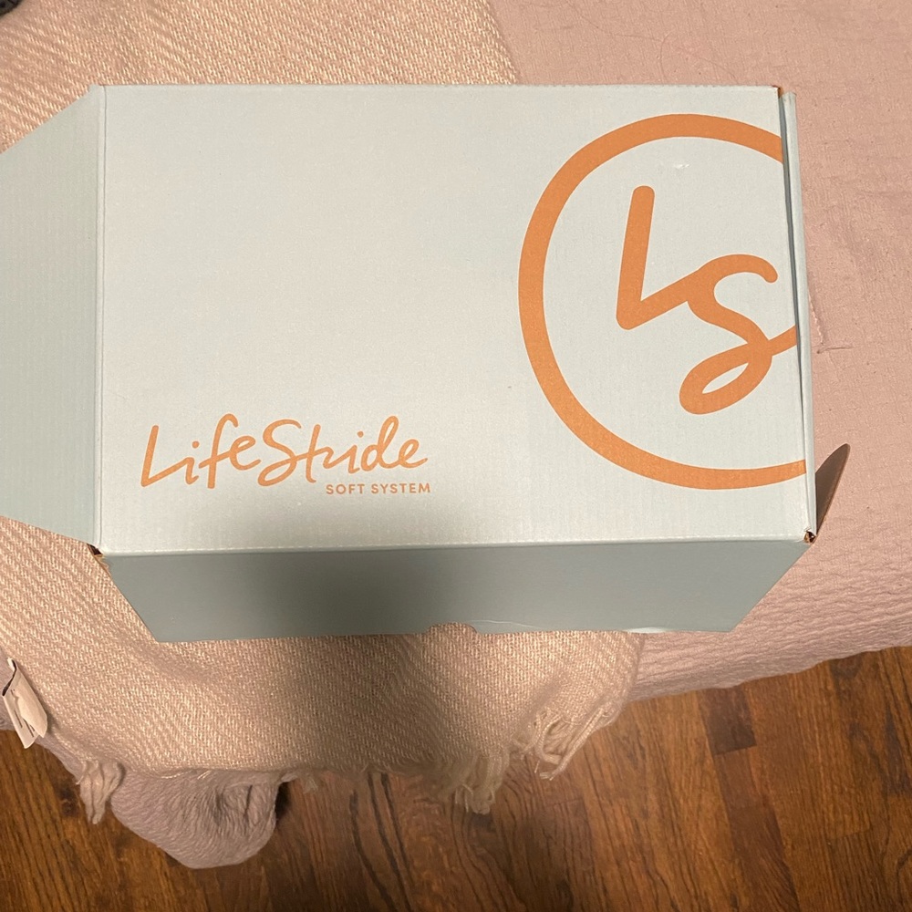 Brand new never worn. Black heels with crisscross spandex material on top.